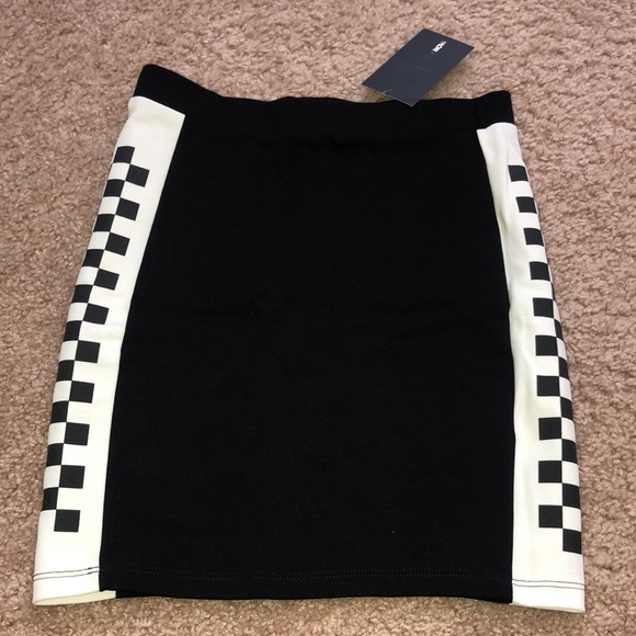 Brand new skirt - Picture 5 of 6